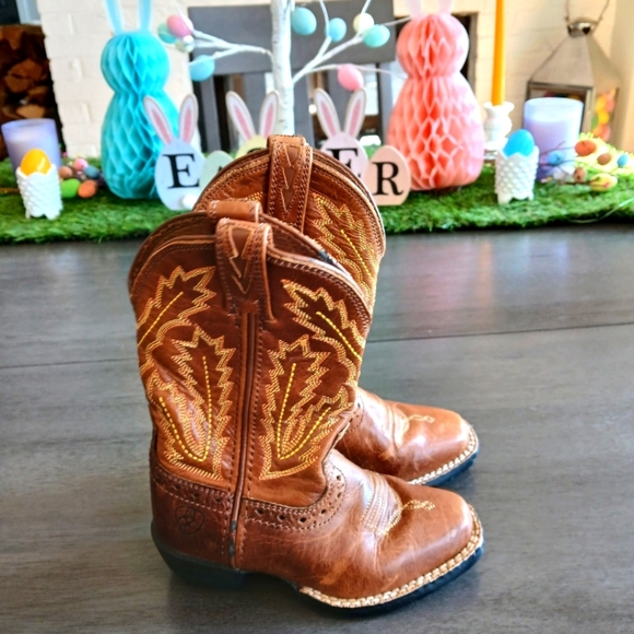 Big Boys Ariat Brown Leather Cowboy Boots with Embroidered Design - Picture 1 of 5